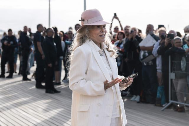 US actress Faye Dunaway reacts after unveilling a beach cabin dedicated to her during the 52nd edition of the Deauville American film festival, in Deauville, northwestern France on September 9, 2026. (Photo by Alain JOCARD / AFP)