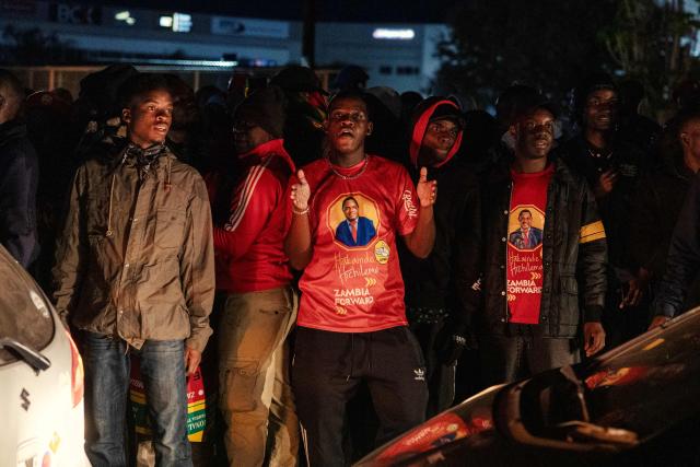 (FILES) Supporters of Zambian President elect Hakainde Hichilema celebrate his victory in the street after the announcement of the Electoral Commission of Zambia in Lusaka, on August 18, 2026. The arrest of Zambia's main opposition leader Brian Mundubile and claims of irregularities, violence and an uneven playing field around the August election have intensified concerns that the country is drifting toward the democratic backsliding seen elsewhere on the continent. (Photo by GIANLUIGI GUERCIA / AFP)