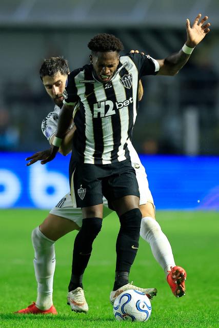 Atletico Mineiro's midfielder #07 Fred (R) and Santos' defender #14 Luan Peres (L) fight for the ball during the Copa Sudamericana quarter-final first leg football match between Brazil's Santos and Atletico Mineiro at the Urbano Caldeira stadium in Santos, Sao Paulo state, Brazil on September 9, 2026. (Photo by Miguel SCHINCARIOL / AFP)