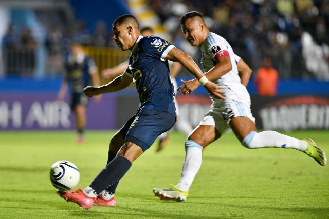 Motagua's midfielder #23 Alejandro Reyes kicks the ball next to Alianza's defender #16 Henry Romero during the first-leg quarterfinal football match of the Concacaf Central American Cup between Honduras' Motagua and El Salvador's Alianza FC at the Chelato Ucles National Stadium in Tegucigalpa on September 9, 2026. (Photo by Orlando SIERRA / AFP)