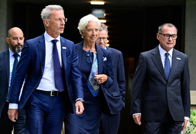 European Central Bank (ECB) President Christine Lagarde (C), the German Central Bank's (Deutsche Bundesbank) President and member of the Governing Council of the European Central Bank (ECB) Joachim Nagel (R) and the Vice-President of the European Central Bank Boris Vujcic (2nd L) arrive for a meeting of the Governing Council of the European Central Bank (ECB) in Berlin. (Photo by John MACDOUGALL / AFP)