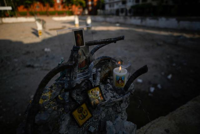 This view shows an altar in Torres del Limonar in honor of the victims of the 7.4- magnitude earthquake, one month after the tragedy, in Cali, Colombia on September 10, 2026. (Photo by Joaquin SARMIENTO / AFP)