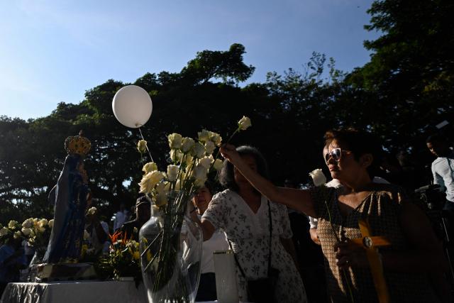 Relatives of the victims of the 7.4- magnitude earthquake take part in a ceremony in honor of the victims one month after the tragedy at Maria Inmaculada Church, near Torres del Limonar, in Cali, Colombia on September 10, 2026. (Photo by Joaquin SARMIENTO / AFP)