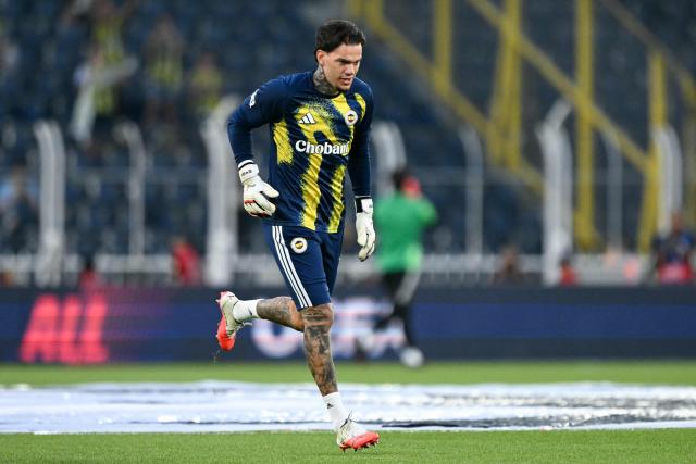 Fenerbahçe's Brazilian goalkeeper #31 Ederson warms up ahead of the UEFA Champions League first round day 1 football match between Fenerbahce SK and AS Roma at the Fenerbahce Chobani stadium in Istanbul on September 10, 2026. (Photo by Ozan KOSE / AFP)