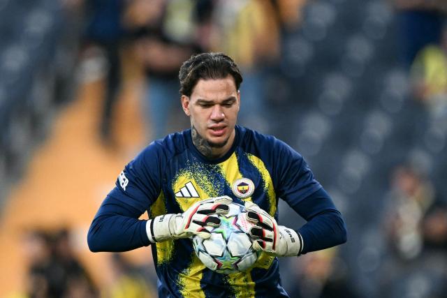 Fenerbahçe's Brazilian goalkeeper #31 Ederson warms up ahead of the UEFA Champions League first round day 1 football match between Fenerbahce SK and AS Roma at the Fenerbahce Chobani stadium in Istanbul on September 10, 2026. (Photo by Ozan KOSE / AFP)