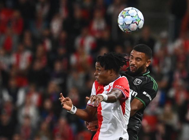 Lens' French defender #14 Mathieu Udol and Slavia Prague's Nigerian defender #14 Samuel Isife vie for the ball during the UEFA Champions League football match between Slavia Prague and Lens in Prague, on September 10, 2026. (Photo by Michal Cizek / AFP)