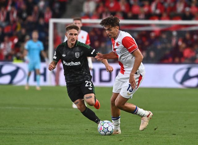 Lens' Polish forward #22 Michal Skoras (L) and Slavia Prague's Czech forward #13 Mojmir Chytil vie for the ball during the UEFA Champions League football match between Slavia Prague and Lens in Prague, on September 10, 2026. (Photo by Michal Cizek / AFP)