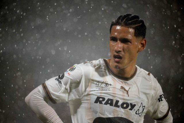 Pumas' midfielder #21 Uriel Antuna reacts during the Liga MX Apertura tournament football match between Pumas and Leon at the University Olympic Stadium in Mexico City on September 10, 2026. (Photo by CARL DE SOUZA / AFP)