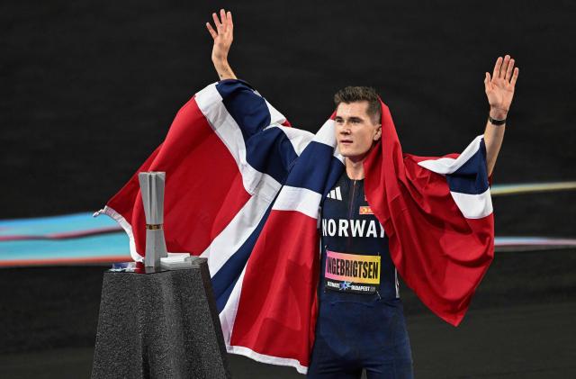 Norway's Jakob Ingebrigtsen celebrates with the trophy after winning the men's 5000m final during the World Athletics Ultimate Championship at the Gyula Zsivotzky National Athletics Centre, in Budapest on September 11, 2026. (Photo by Attila KISBENEDEK / AFP)