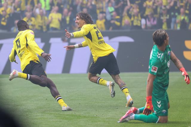 Dortmund's Portuguese forward #21 Fabio Silva celebrates scoring the team's first goal during the German first division Bundesliga football match between Borussia Dortmund and SC Paderborn in Dortmund on September 12, 2026. (Photo by Leon Kuegeler / AFP) / DFL REGULATIONS PROHIBIT ANY USE OF PHOTOGRAPHS AS IMAGE SEQUENCES AND/OR QUASI-VIDEO
