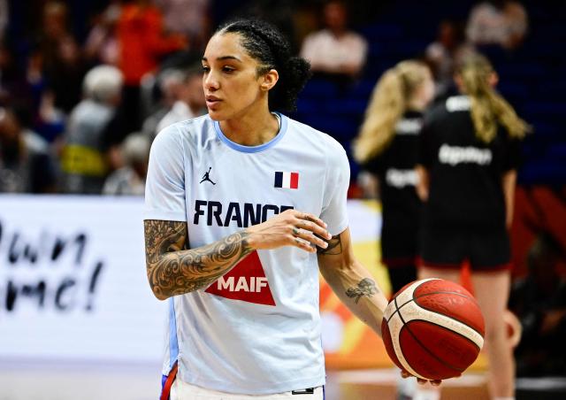 France's forward #15 Gabby Williams warms up ahead the 2026 FIBA Women's Basketball World Cup semi-final match between France and Germany in Berlin on September 12, 2026. (Photo by Tobias SCHWARZ / AFP)