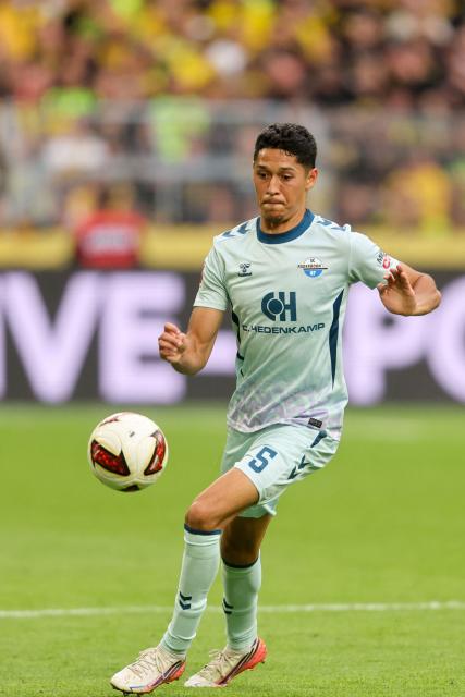 Paderborn's US midfielder #05 Santiago Castaneda plays the ball during the German first division Bundesliga football match between Borussia Dortmund and SC Paderborn in Dortmund on September 12, 2026. (Photo by Leon Kuegeler / AFP) / DFL REGULATIONS PROHIBIT ANY USE OF PHOTOGRAPHS AS IMAGE SEQUENCES AND/OR QUASI-VIDEO