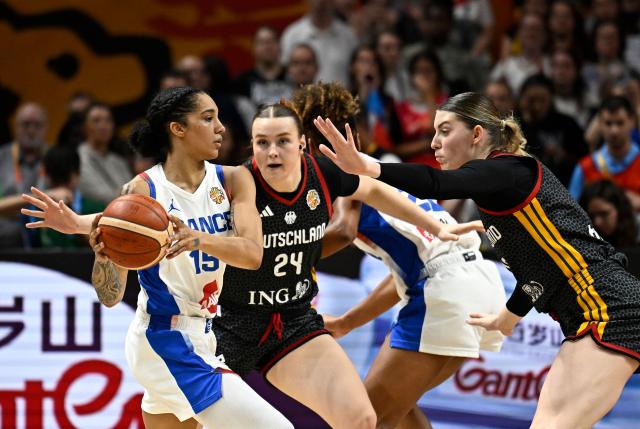 (L-R) France's forward #15 Gabby Williams and Germany's power forward #24 Lina Sontag vie for the ball during the 2026 FIBA Women's Basketball World Cup semi-final match between France and Germany in Berlin on September 12, 2026. (Photo by Tobias SCHWARZ / AFP)