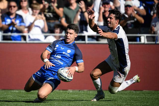 Vannes' French full-back Paul Surano scores a second try during the French Top 14 rugby union match between RC Vannes and Montpellier Herault Rugby (MHR) at Stade de la Rabine in Vannes, western France,  on September 12, 2026.  (Photo by Loic VENANCE / AFP)