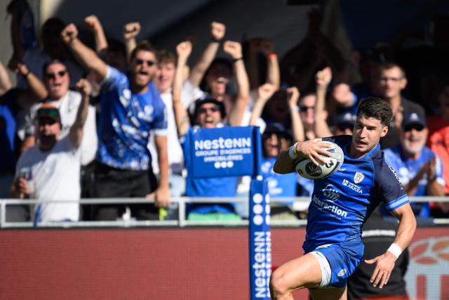 Vannes' French full-back Paul Surano runs to score a second try during the French Top 14 rugby union match between RC Vannes and Montpellier Herault Rugby (MHR) at Stade de la Rabine in Vannes, western France,  on September 12, 2026.  (Photo by Loic VENANCE / AFP)