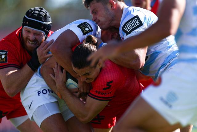 Lyon's French winger Arthur Mathiron (R) fights for the ball with Racing 92's French fly-half Antoine Gibert (L) during the French Top14 rugby union match between Racing 92 and Lyon Olympique Universitaire (LOU) at the Stade Dominique Duvauchelle in Creteil, on the outskirts of Paris, on September 12, 2026. (Photo by Anne-Christine POUJOULAT / AFP)