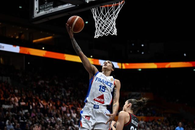 France's forward #15 Gabby Williams (L) and Germany's point guard #25 Clara Bielefeld vie for the ball during the 2026 FIBA Women's Basketball World Cup semi-final match between France and Germany in Berlin on September 12, 2026. (Photo by Tobias SCHWARZ / AFP)