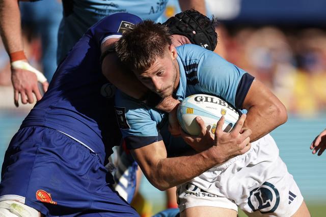 Perpignan's French flanker Noe Della Schiava (R) is tackled during the French Top14 rugby union match between USA Perpignan and Castres Oympique at the Aime-Giral stadium in Perpignan, south-western France on September 12, 2026. (Photo by Valentine CHAPUIS / AFP)