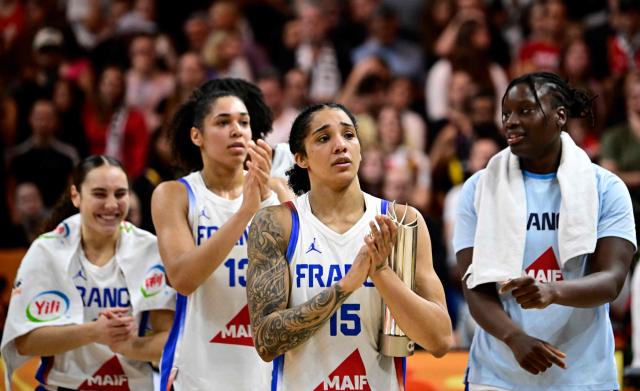 France's team celebrates at the end of the 2026 FIBA Women's Basketball World Cup semi-final match between France and Germany in Berlin on September 12, 2026. (Photo by Tobias SCHWARZ / AFP)