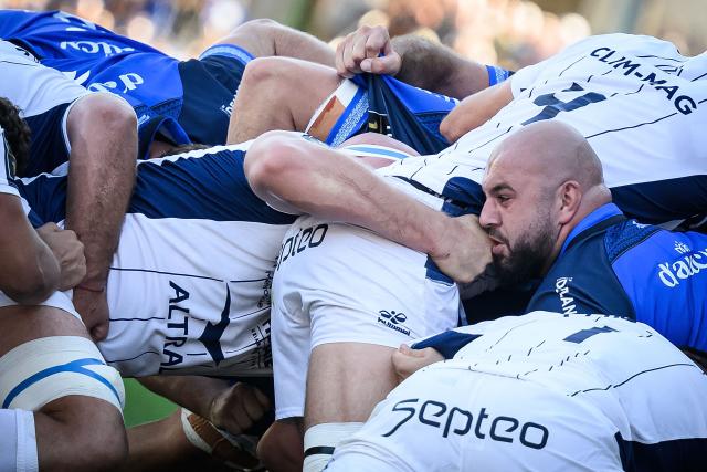 Vannes' French prop Giorgi Beria (R) performs in a scrum during the French Top14 rugby union match between Rugby Club Vannetais (RCV, Vannes) and Montpellier Herault Rugby (MHR) at the Rabine Stadium in Vannes, western France, on September 12, 2026.  (Photo by Loic VENANCE / AFP)