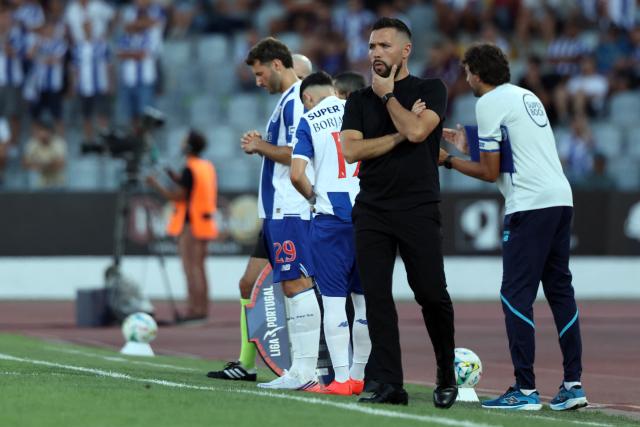 FC Porto's Italian coach Francesco Farioli is pictured during the Portuguese League football match between Casa Pia AC and FC Porto at the Municipal Stadium in Rio Maior, on September 12, 2026. (Photo by PATRICIA DE MELO MOREIRA / AFP)