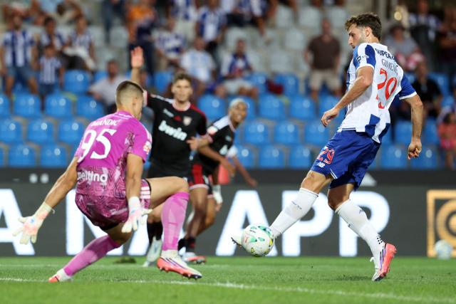 CORRECTION / FC Porto's Argentinian forward #29 Santiago Gimenez shoots in front of Casa Pia's Croatian goalkeeper #95 Ivan Mandic during the Portuguese League football match between Casa Pia AC and FC Porto at the Municipal Stadium in Rio Maior, on September 12, 2026. (Photo by PATRICIA DE MELO MOREIRA / AFP) / The erroneous mention[s] appearing in the metadata of this photo by PATRICIA DE MELO MOREIRA has been modified in AFP systems in the following manner: [FC Porto's Argentinian forward #29 Santiago Gimenez shoots in front of Casa Pia's Croatian goalkeeper #95 Ivan Mandic] instead of [FC Porto's Argentinian forward #29 Santiago Gimenez scores his team's fourth goal]. Please immediately remove the erroneous mention[s] from all your online services and delete it (them) from your servers. If you have been authorized by AFP to distribute it (them) to third parties, please ensure that the same actions are carried out by them. Failure to promptly comply with these instructions will entail liability on your part for any continued or post notification usage. Therefore we thank you very much for all your attention and prompt action. We are sorry for the inconvenience this notification may cause and remain at your disposal for any further information you may require.
