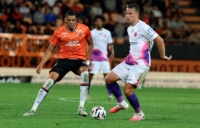 Lorient's French midfielder #08 Noah Cadiou fights for the ball with Toulouse's German midfielder #31 Niklas Schmidt during the French L1 football match between FC Lorient and Toulouse FC at the Stade du Moustoir in Lorient, western France, on September 12, 2026. (Photo by Fred TANNEAU / AFP)