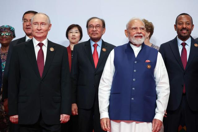 In this pool photograph distributed by the Russian state agency Sputnik, Russia's President Vladimir Putin (L) and India's Prime Minister Narendra Modi (R) along with other leaders gather for a family photograph during the 18th BRICS Summit in New Delhi on September 13, 2026. (Photo by Alexander KAZAKOV / POOL / AFP) / ***Editor's note : this image is distributed by the Russian state owned agency Sputnik***