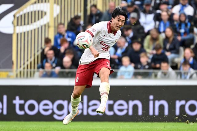 Royal Antwerp FC's Japanese midfielder Yuto Tsunashima kicks the ball during during the Belgian Pro League football match between Club Brugge and Royal Antwerp FC at the Jan Breydel Stadium in Bruges, on September 13, 2026. (Photo by Maarten STRAETEMANS / Belga / AFP) / Belgium OUT