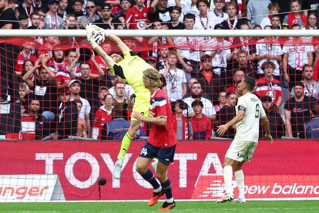 Troyes' Australian goalkeeper #33 Patrick Beach makes a save during the French L1 football match between Lille (LOSC) and Troyes (ESTAC) at the Stade Pierre-Mauroy in Villeneuve-d'Ascq on September 13, 2026.  (Photo by Sameer AL-DOUMY / AFP)