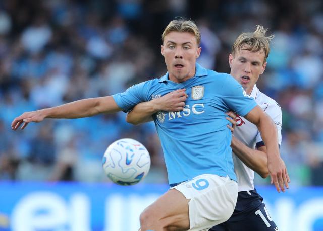 Napoli's Danish forward #19 Rasmus  Hojlund fights for the ball with Bologna's Norwegian defender #14 Torbjorn Heggem during the Italian Serie A football match SSC Napoli vs Bologna FC 1909 at the Diego Armando Maradona Stadium on September 13, 2026. (Photo by CARLO HERMANN / AFP)
