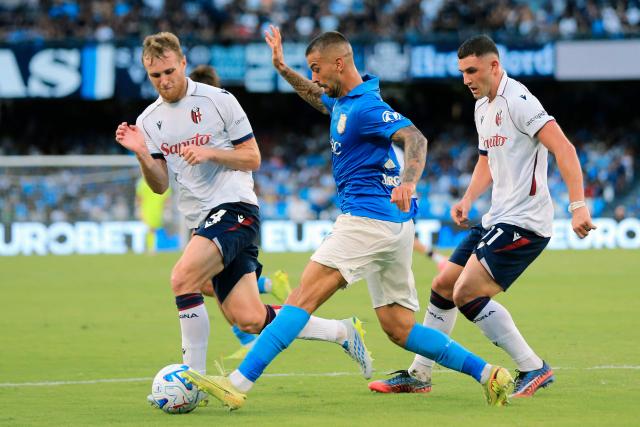 Napoli's Italian defender #37 Leonardo Spinazzola (C) fights for the ball with Bologna's Italian midfielder #4 Tommaso Pobega (L) and Bologna's Italian forward #91 Roberto Piccoli during the Italian Serie A football match SSC Napoli vs Bologna FC 1909 at the Diego Armando Maradona Stadium in Naples on September 13, 2026. (Photo by CARLO HERMANN / AFP)