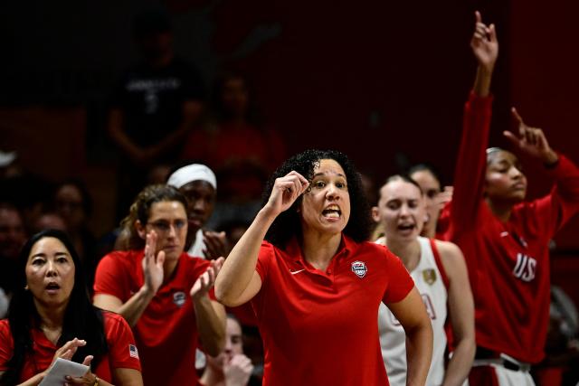 USA's head coach Kara Lawson (C) gestures during the 2026 FIBA Women’s Basketball World Cup final game between the United States and France in Berlin on September 13, 2026. (Photo by Tobias SCHWARZ / AFP)
