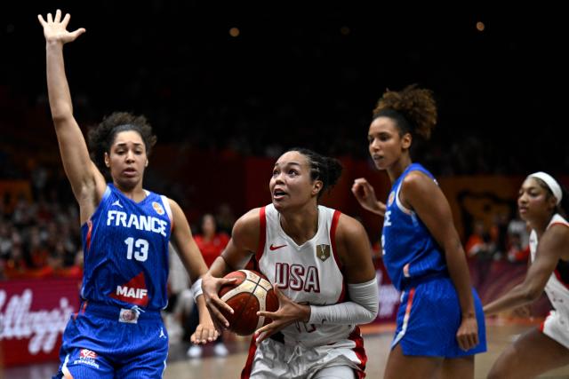 USA's small forward #11 Napheesa Collier (C) plays the ball during the 2026 FIBA Women’s Basketball World Cup final game between the United States and France in Berlin on September 13, 2026. (Photo by Tobias SCHWARZ / AFP)