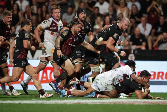 Toulouse's French hooker Julien Marchand (R) scores a try during the French Top 14 rugby union match between Stade Toulousain and Bordeaux-Begles at the Stade Ernest-Wallon in Toulouse, southwestern France on September 13, 2026.  (Photo by Valentine CHAPUIS / AFP)