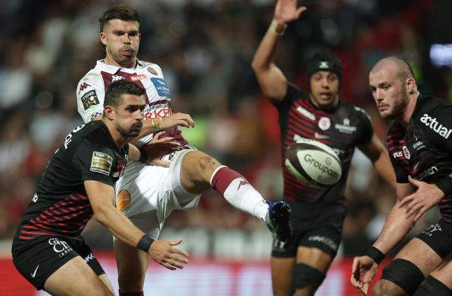 Bordeaux-Bègles' French fly-half Matthieu Jalibert (2nd--L) kicks the ball during the French Top 14 rugby union match between Stade Toulousain and Bordeaux-Begles at the Stade Ernest-Wallon in Toulouse, southwestern France on September 13, 2026.  (Photo by Valentine CHAPUIS / AFP)