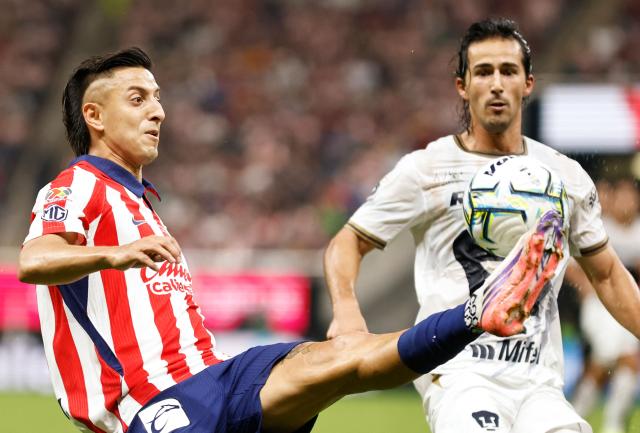 Guadalajara's forward #25 Roberto Alvarado and Pumas' defender #02 Pablo Bennevendo fight for the ball during the Liga MX Apertura tournament football match between Guadalajara and Pumas at the Akron Stadium in Zapopan, Jalisco state, Mexico on September 13, 2026. (Photo by ULISES RUIZ / AFP)
