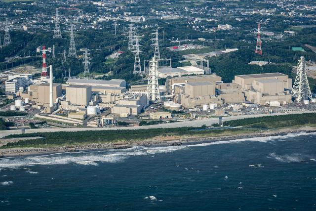 This aerial picture taken on September 4, 2015 shows units 1 to 4 (L-R) of the Chubu Electric Power Hamaoka Nuclear Power Plant in Omaezaki, Shizuoka Prefecture. The president of a Japanese nuclear plant operator will step down following a quake data-tampering scandal, local media reported September 14, 2026, with the firm expected to abandon plans to restart two reactors. (Photo by JIJI PRESS / AFP) / Japan OUT
