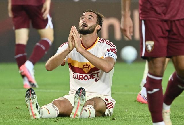 Roma's Italian midfielder #04 Bryan Cristante reacts during the Italian Serie A football match between Torino FC and Roma at the Olympic Stadium Grande Torino in Turin, northern Italy on September 14, 2026. (Photo by Isabella BONOTTO / AFP)