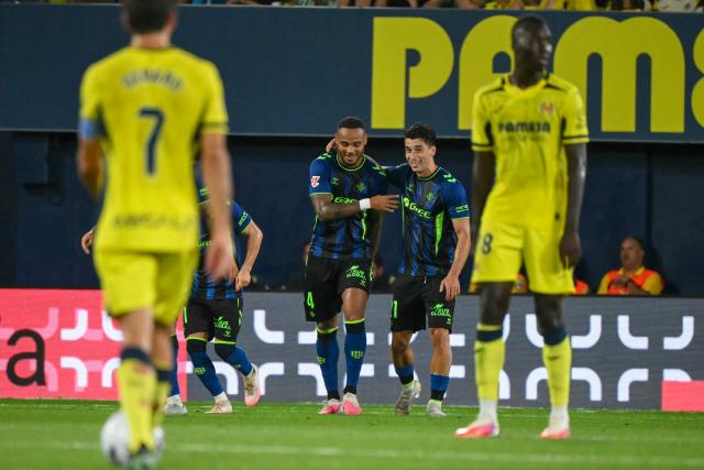Real Betis' Brazilian defender #04 Natan Bernardo de Souza (CL) celebrates scoring his team's second goal during the Spanish league football match between Villarreal CF and Real Betis at La Ceramica Stadium in Vila-real on September 14, 2026. (Photo by JOSE JORDAN / AFP)