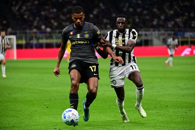 Inter Milan's French midfielder #17 Andy Diouf fights for the ball with Udinese's Ivorian midfielder #11 Hassane Kamara during the Italian Serie A football match between Inter Milan and Udinese at the San Siro Stadium in Milan, Italy on September 14, 2026. (Photo by Piero CRUCIATTI / AFP)
