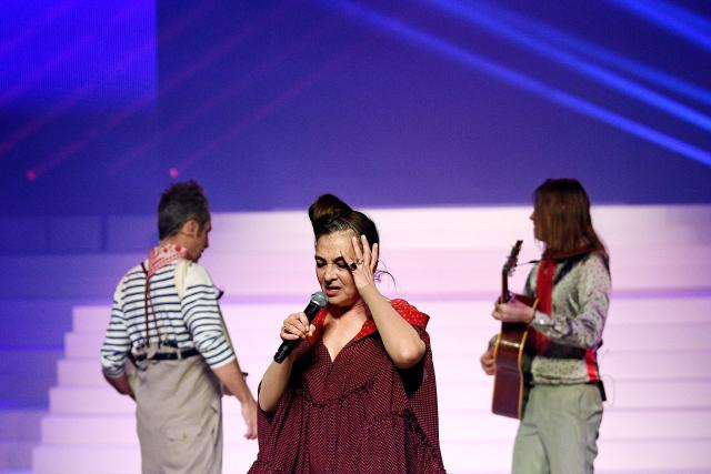 (FILES) French singer Catherine Ringer performs during the Jean Paul Gaultier Women's Spring-Summer 2020 Haute Couture collection fashion show in Paris, on January 22, 2020. Catherine Ringer, lead singer of the legendary duo Les Rita Mitsouko, died of cancer at the age of 68, her children told AFP on September 15, 2026. (Photo by Anne-Christine POUJOULAT / AFP)