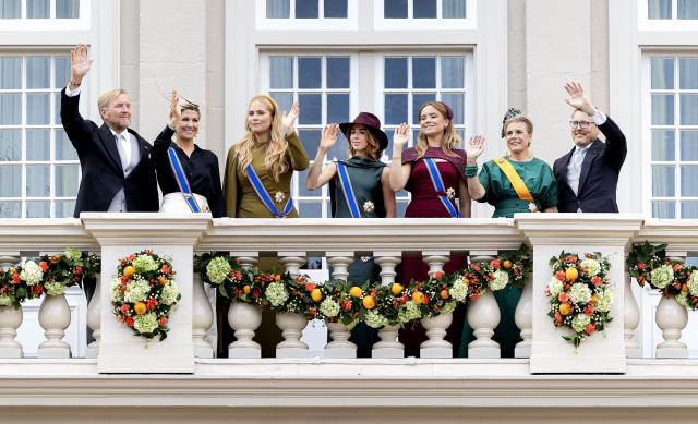 (From L) Dutch King Willem-Alexander, Queen Máxima, Princess Amalia, Princess Alexia, Princess Ariane, Princess Laurentien and Prince Constantijn wave to the crowd from the balcony of Noordeinde Palace on Prinsjesdag in The Hague on September 15, 2026. (Photo by Ramon van Flymen / ANP / AFP) / Netherlands OUT
