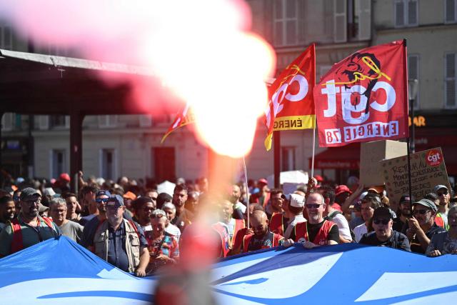 Protesters take part in a demonstration at the call of several workers' unions of the electricity and gas sector against a government plan to remove the "tarif agent", a preferential energy rate on electricity and gas consumption for employees and retirees of the electricity and gas industries, near France's Economy ministry Bercy in Paris on September 15, 2026. Electricity and gas workers staged a massive strike on September 15, 2026, to protest plans to roll back their preferential energy rates, a benefit that is part of their compensation package, with some 59% of EDF SA employees (excluding subsidiaries) participating by midday, according to management. This level of participation, calculated on the company’s total workforce, is “historic,” according to the CFE-CGC, the company’s leading union, which notes that it already exceeds the participation rate recorded at the end of the day during the previous action to defend the employee tariff in 2011. (Photo by LOU BENOIST / AFP)