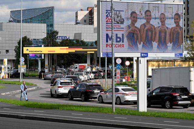 Cars queue to refuel at a Rosneft petrol station in Saint Petersburg on September 15, 2026. (Photo by Olga MALTSEVA / AFP)