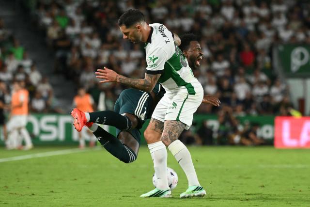 Real Madrid's Brazilian forward #07 Vinicius Junior and Elche's Spanish midfielder #20 Tete fight for the ball during the Spanish league football match between Elche CF and Real Madrid CF at Martinez Valero Stadium in Elche on September 15, 2026. (Photo by JOSE JORDAN / AFP)