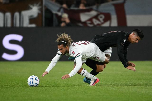 Fluminense's defender #23 Guga (L) and Platense's forward #79 Bruno Sepulveda fight for the ball during the Copa Libertadores quarter-final second leg football match between Argentina's Platense and Brazil's Fluminense at the Ciudad de Vicente Lopez stadium in Vicente Lopez, Buenos Aires province, Argentina on September 15, 2026. (Photo by Luis ROBAYO / AFP)