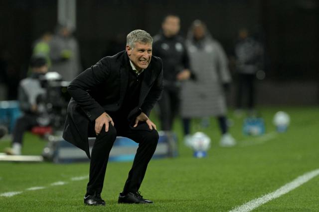 Platense's head coach Martin Palermo looks on during the Copa Libertadores quarter-final second leg football match between Argentina's Platense and Brazil's Fluminense at the Ciudad de Vicente Lopez stadium in Vicente Lopez, Buenos Aires province, Argentina on September 15, 2026. (Photo by JUAN MABROMATA / AFP)