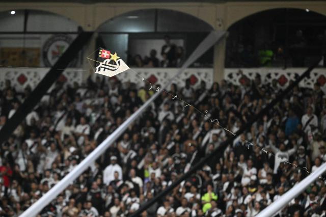 A kite flies over the pitch during the Copa Sudamericana quarter-final second leg football match between Brazil's Vasco da Gama and Colombia's Independiente Santa Fe at the Sao Januario stadium in Rio de Janeiro, Brazil on September 15, 2026. (Photo by MAURO PIMENTEL / AFP)