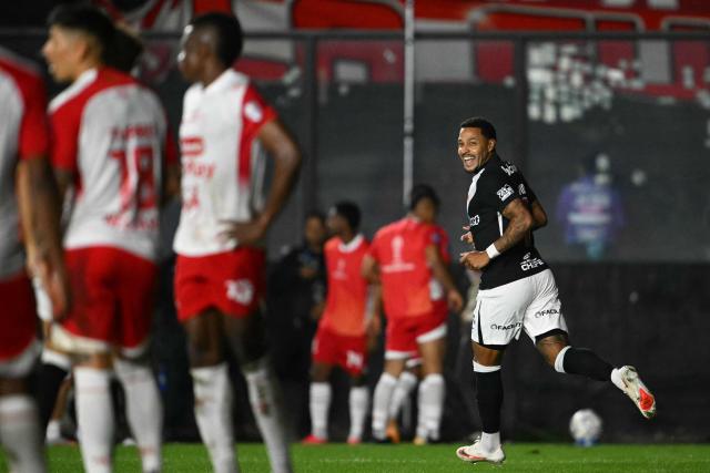 Vasco da Gama's forward #07 David celebrates after scoring his team's second goal during the Copa Sudamericana quarter-final second leg football match between Brazil's Vasco da Gama and Colombia's Independiente Santa Fe at the Sao Januario stadium in Rio de Janeiro, Brazil on September 15, 2026. (Photo by MAURO PIMENTEL / AFP)